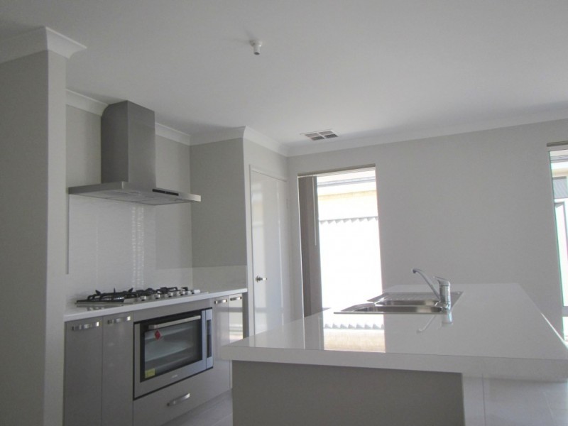 11 Needlewood Loop, Wandi WA 6167