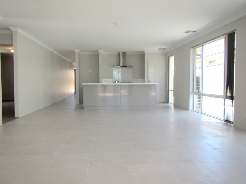 11 Needlewood Loop, Wandi WA 6167