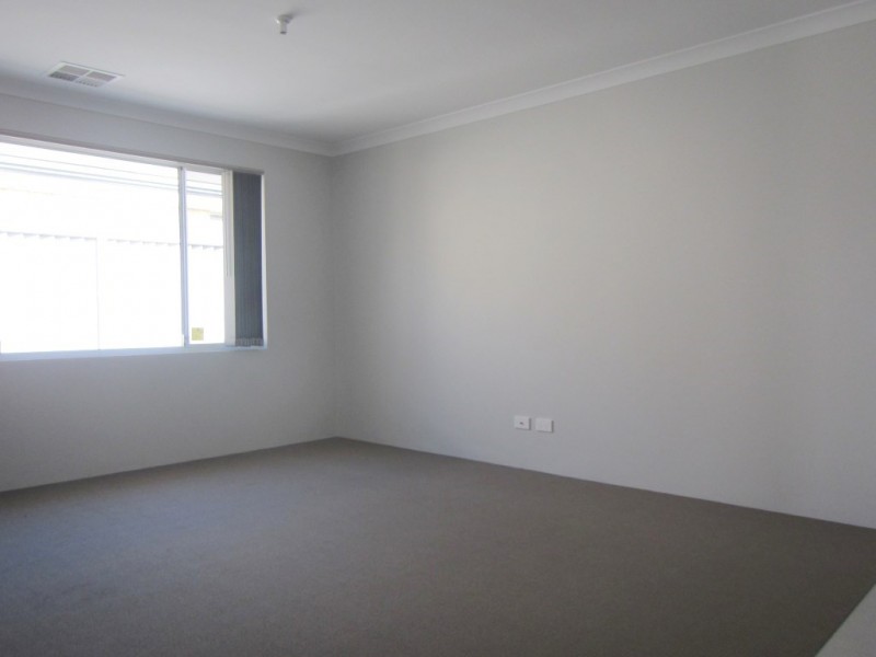 11 Needlewood Loop, Wandi WA 6167