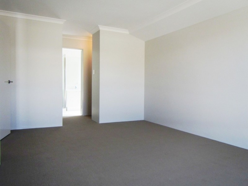 11 Needlewood Loop, Wandi WA 6167