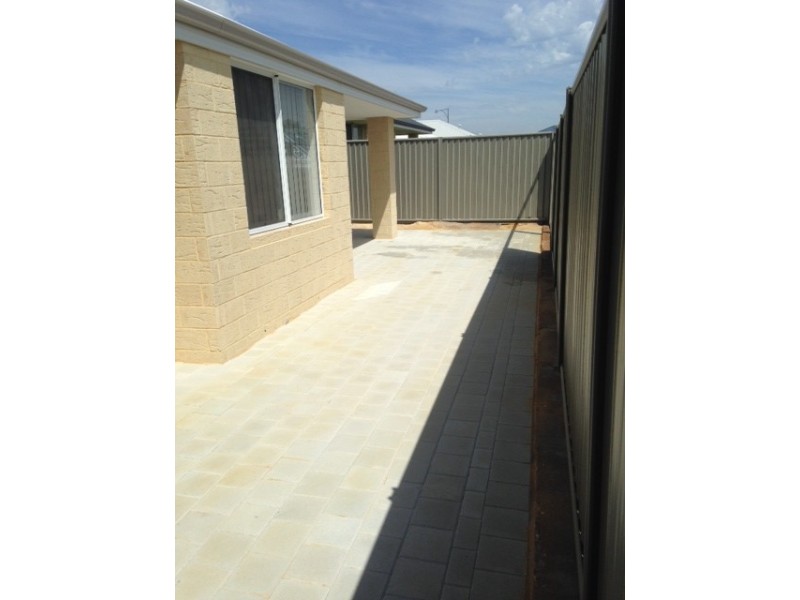 11 Needlewood Loop, Wandi WA 6167