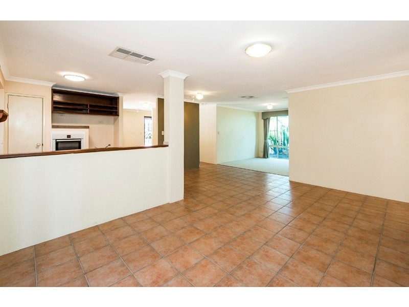 3 Jenniphur Court, Atwell WA 6164