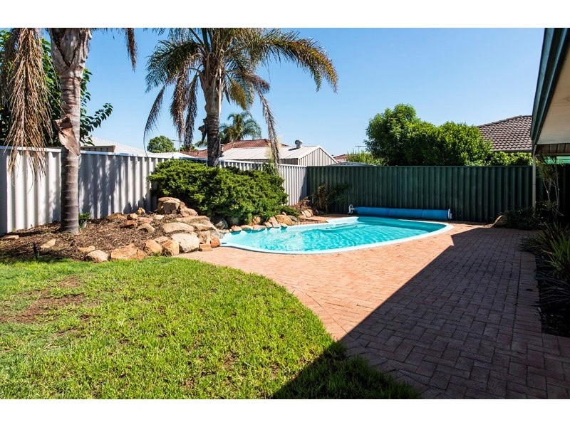 3 Jenniphur Court, Atwell WA 6164