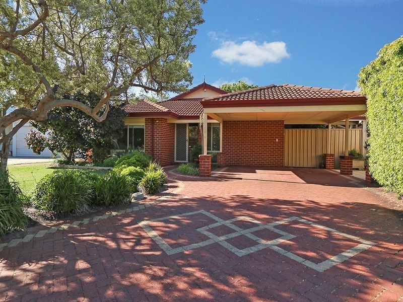 13 Jenniphur Court, Atwell WA 6164