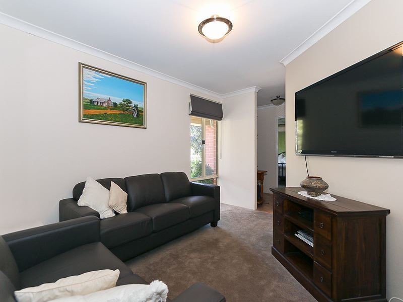 13 Jenniphur Court, Atwell WA 6164