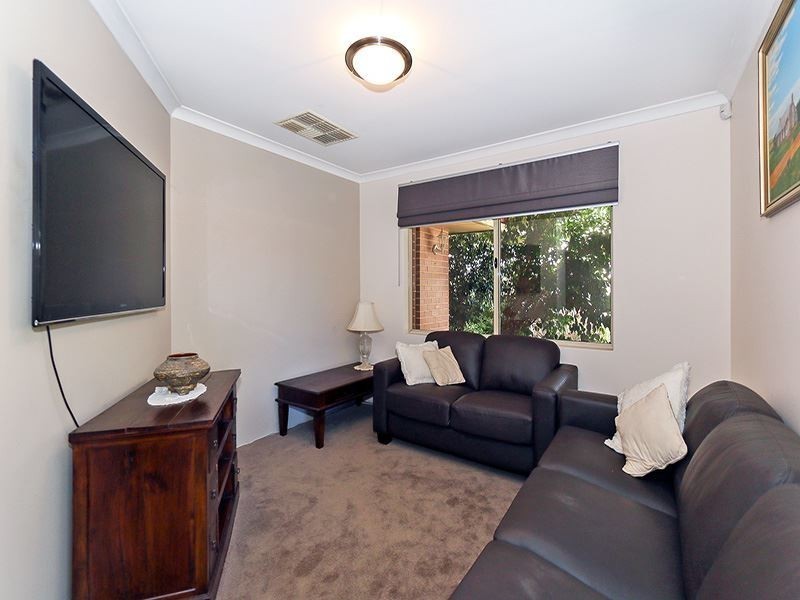 13 Jenniphur Court, Atwell WA 6164