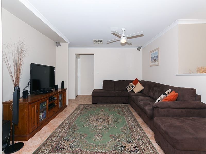 13 Jenniphur Court, Atwell WA 6164