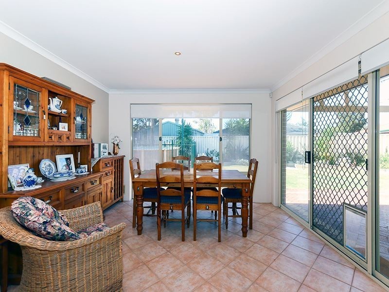 13 Jenniphur Court, Atwell WA 6164