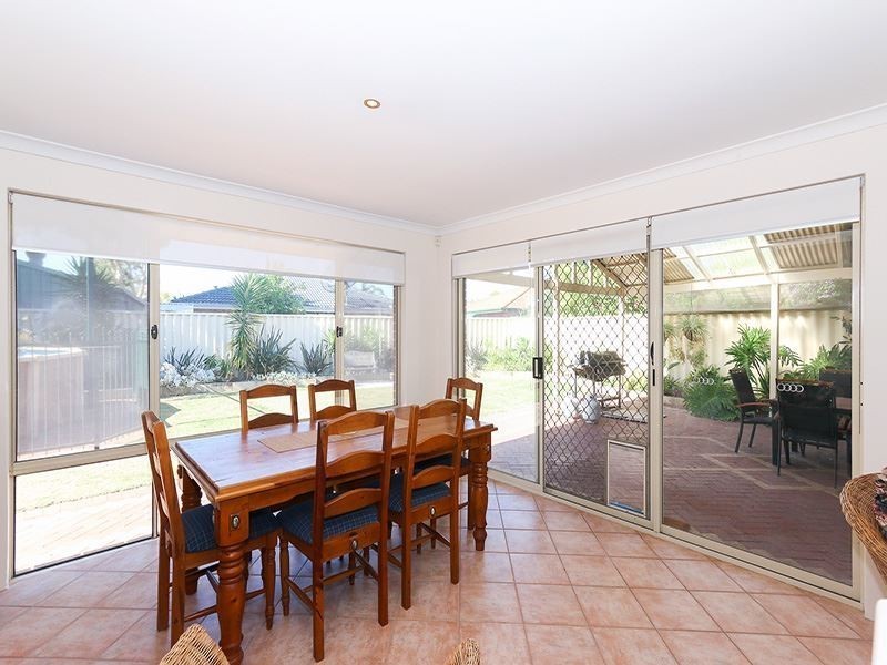 13 Jenniphur Court, Atwell WA 6164