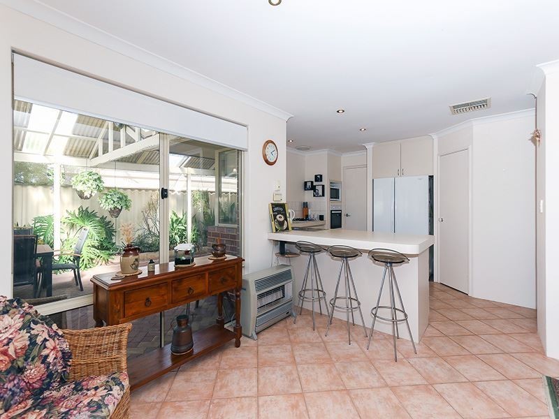 13 Jenniphur Court, Atwell WA 6164