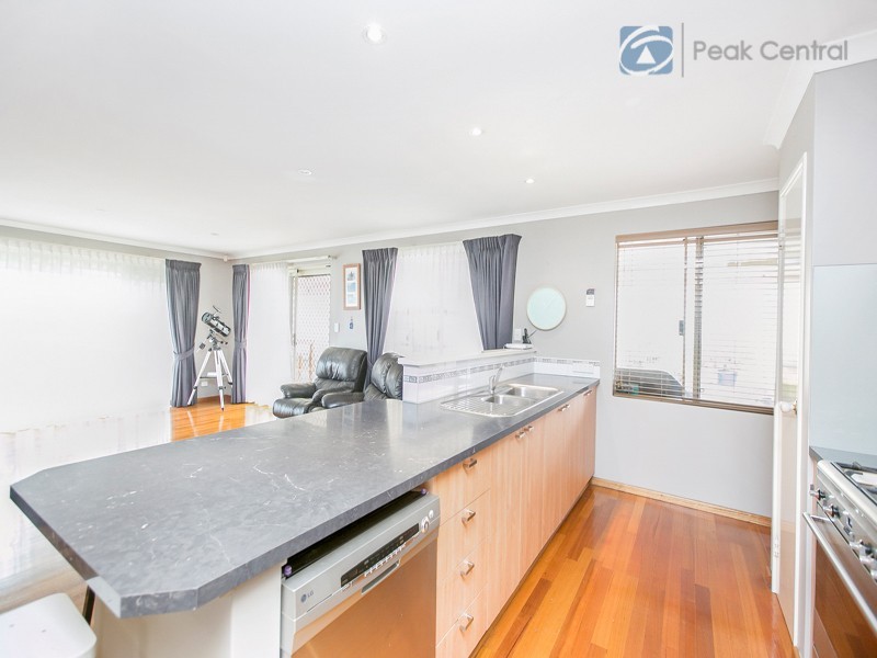 17 Carnegie Pde, Success WA 6164