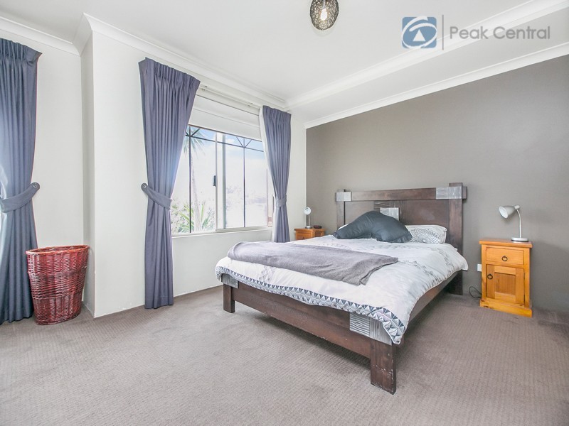 17 Carnegie Pde, Success WA 6164