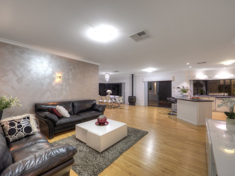 2 Kew Way, Success WA 6164