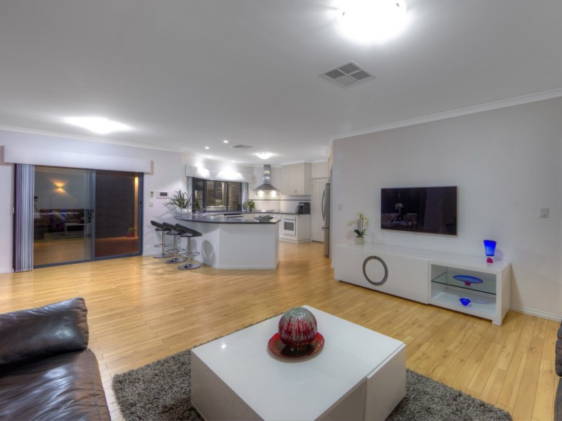 2 Kew Way, Success WA 6164