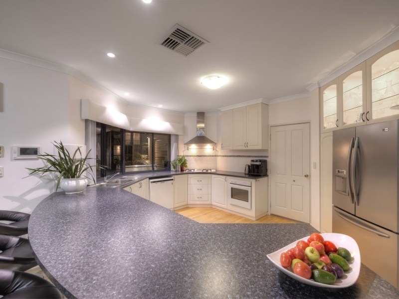 2 Kew Way, Success WA 6164