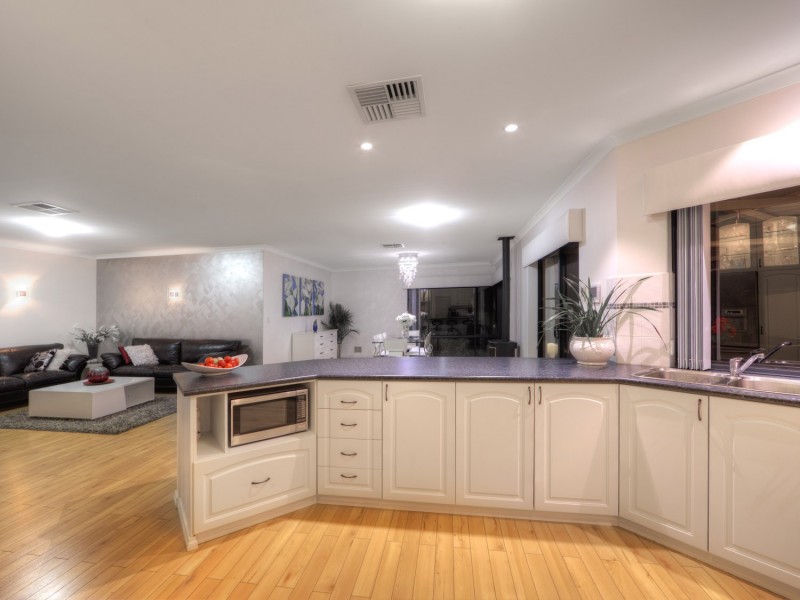 2 Kew Way, Success WA 6164