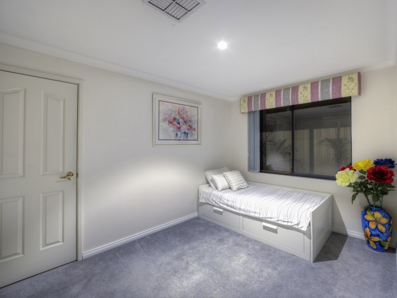 2 Kew Way, Success WA 6164