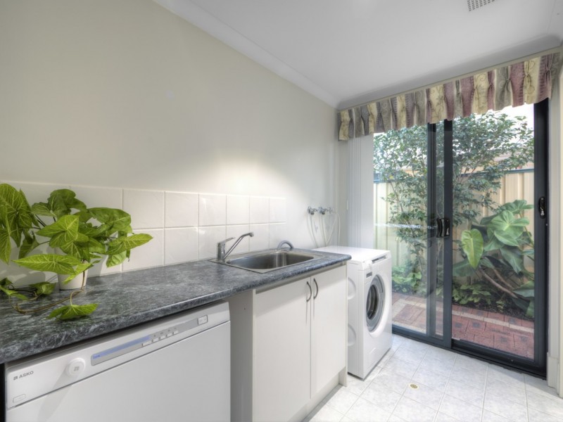 2 Kew Way, Success WA 6164