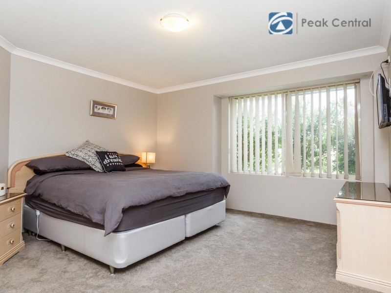 6 Charm Way, Atwell WA 6164