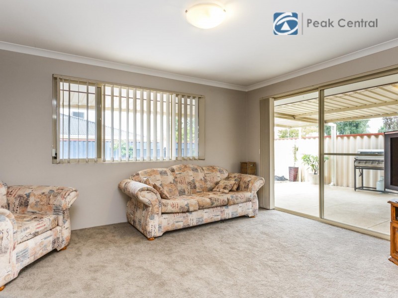 6 Charm Way, Atwell WA 6164