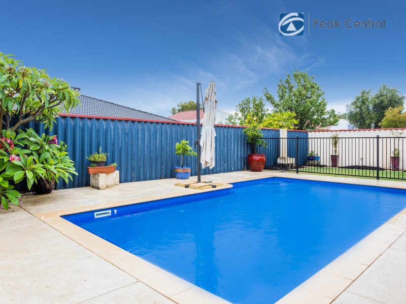 6 Charm Way, Atwell WA 6164