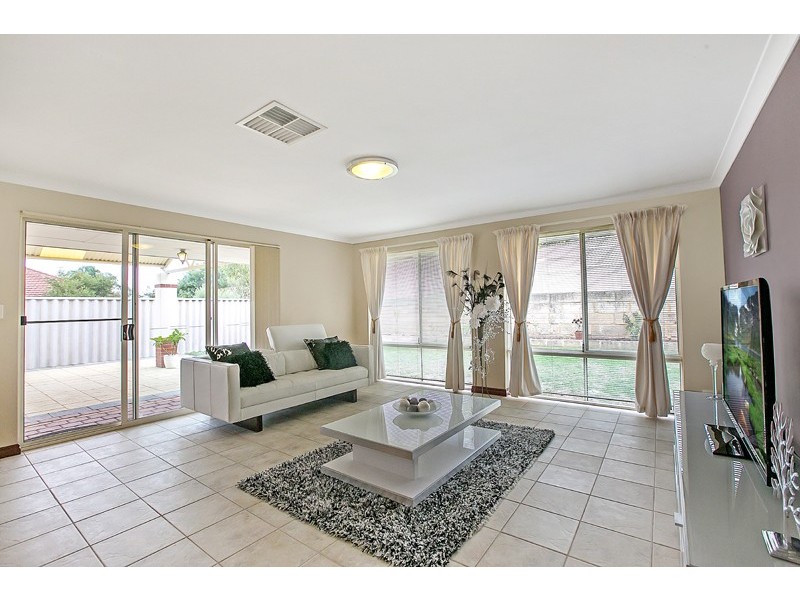 21 Glenmaggie Circuit, Success WA 6164