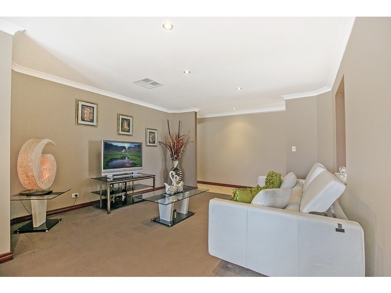 21 Glenmaggie Circuit, Success WA 6164