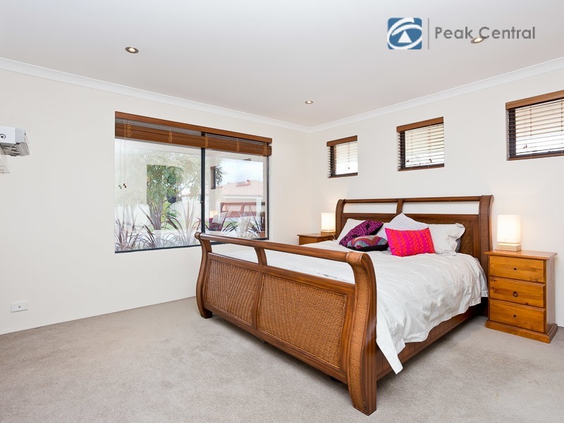 13 Jurien Way, Hammond Park WA 6164