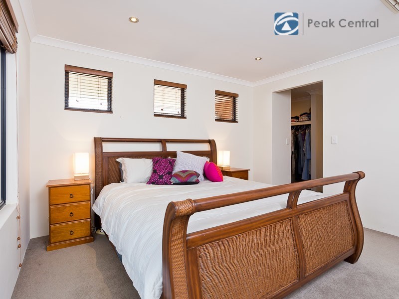 13 Jurien Way, Hammond Park WA 6164