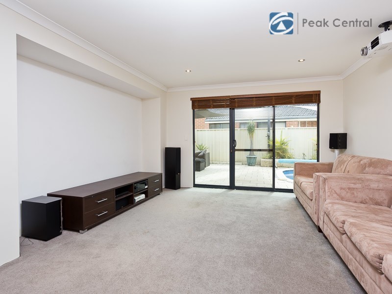 13 Jurien Way, Hammond Park WA 6164