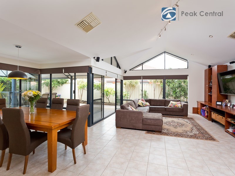 13 Jurien Way, Hammond Park WA 6164