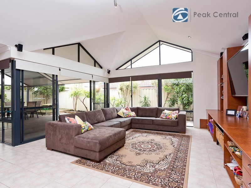 13 Jurien Way, Hammond Park WA 6164