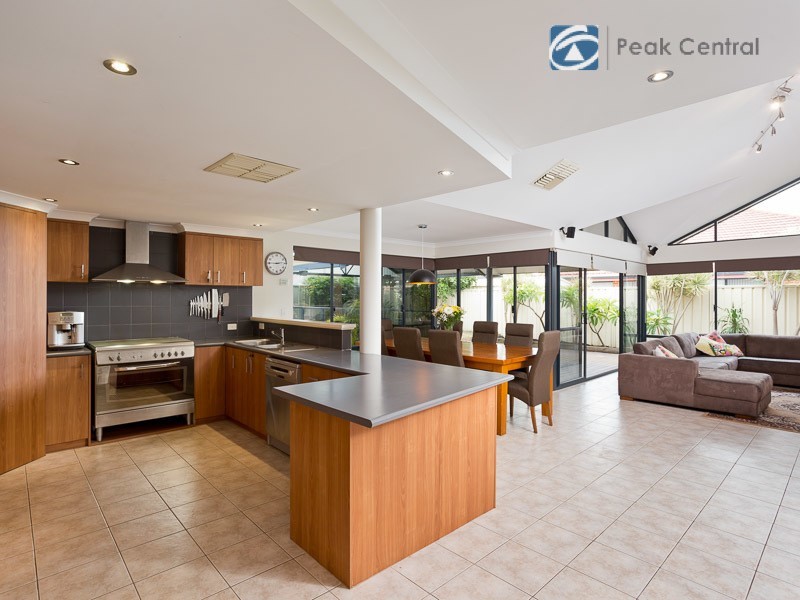 13 Jurien Way, Hammond Park WA 6164