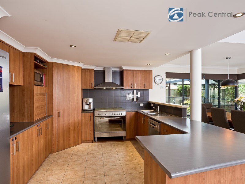 13 Jurien Way, Hammond Park WA 6164