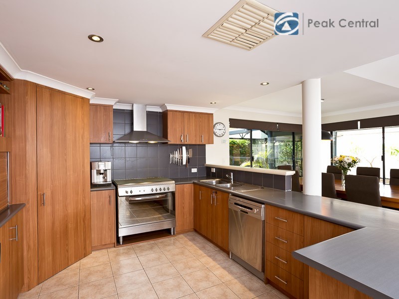 13 Jurien Way, Hammond Park WA 6164