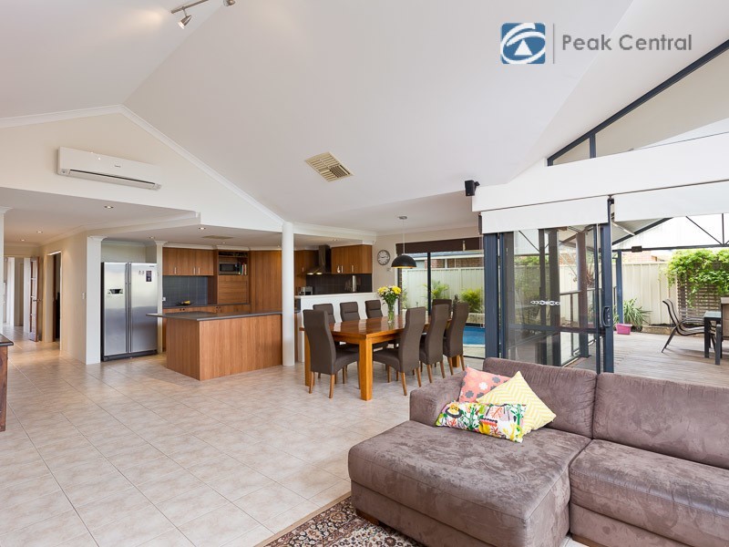 13 Jurien Way, Hammond Park WA 6164