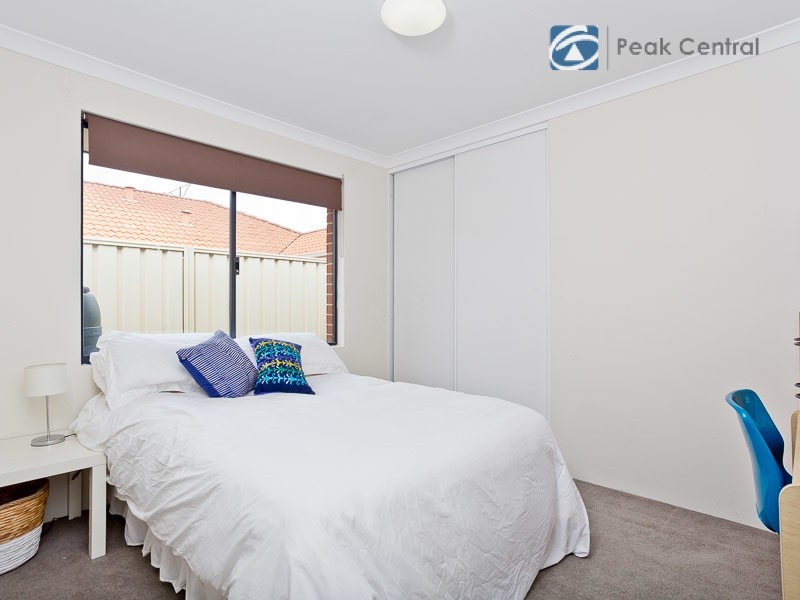 13 Jurien Way, Hammond Park WA 6164