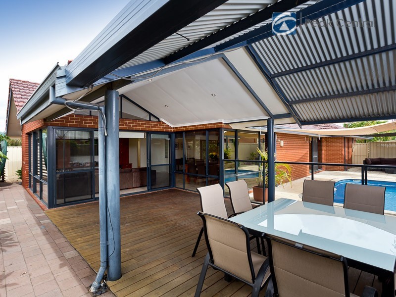 13 Jurien Way, Hammond Park WA 6164