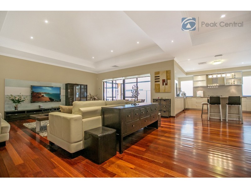 17 Columbus Loop, Success WA 6164