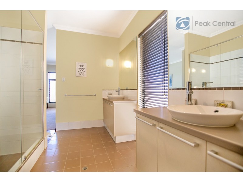 17 Columbus Loop, Success WA 6164