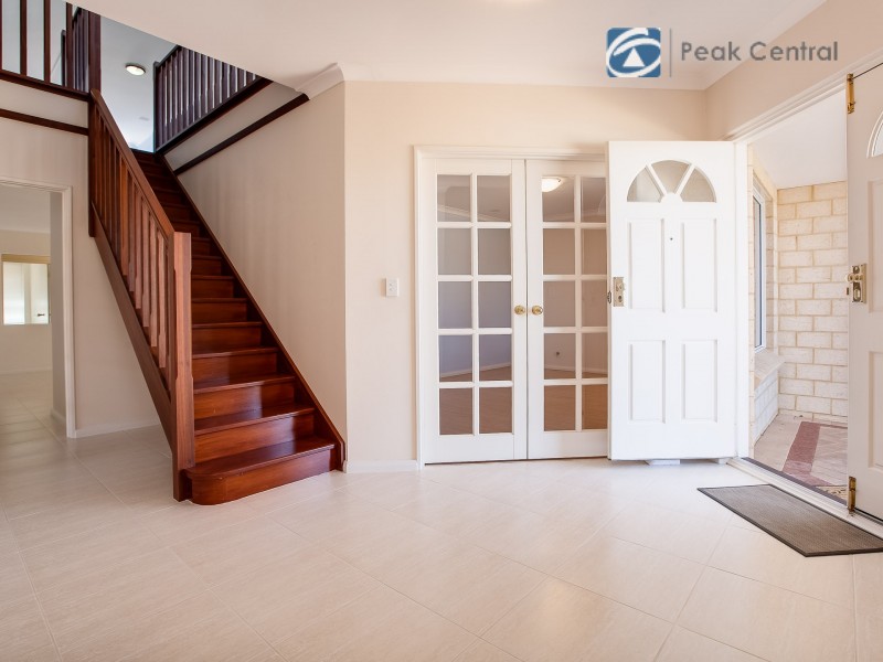 4 Howe Close, San Remo WA 6210