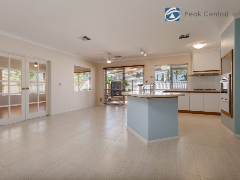 4 Howe Close, San Remo WA 6210