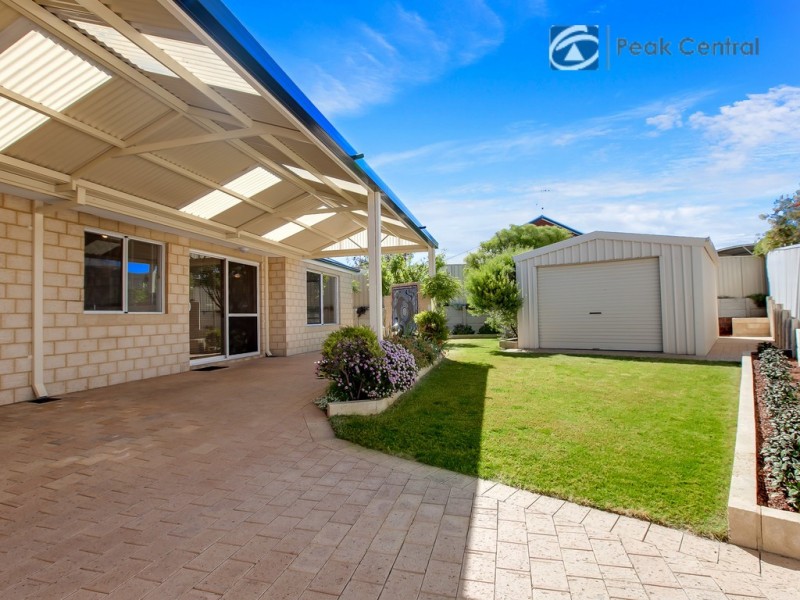 4 Howe Close, San Remo WA 6210