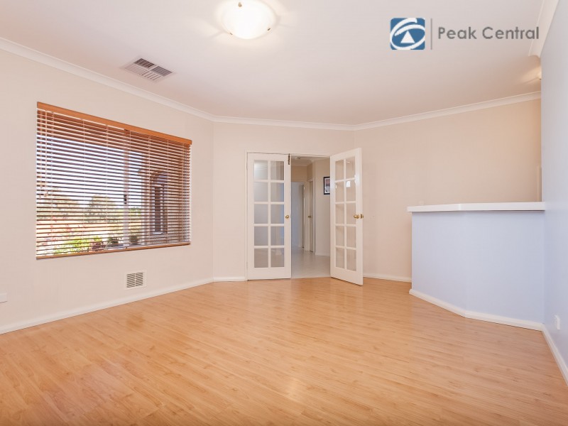 4 Howe Close, San Remo WA 6210