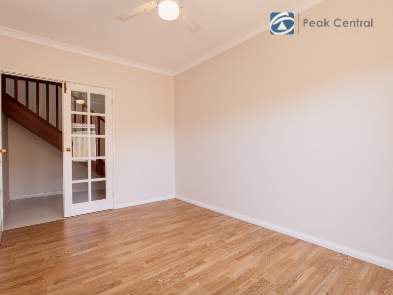 4 Howe Close, San Remo WA 6210