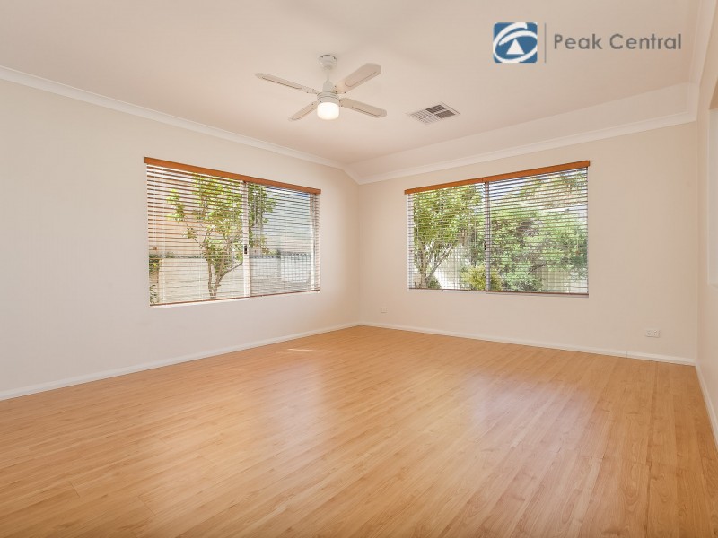 4 Howe Close, San Remo WA 6210