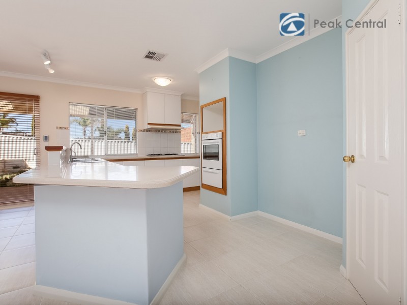 4 Howe Close, San Remo WA 6210