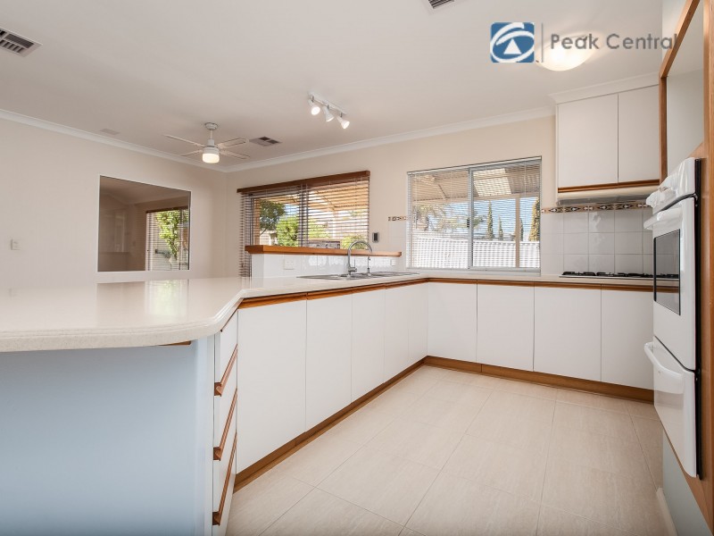 4 Howe Close, San Remo WA 6210