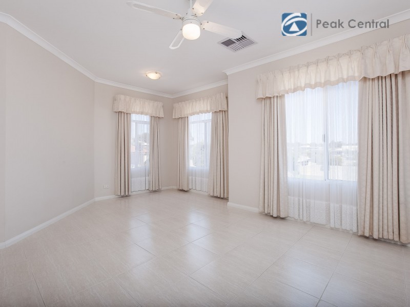 4 Howe Close, San Remo WA 6210