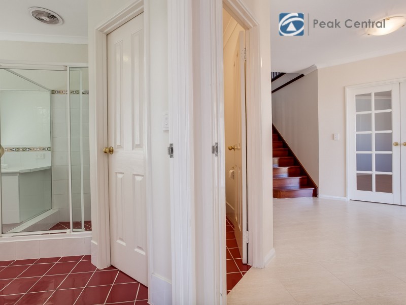 4 Howe Close, San Remo WA 6210